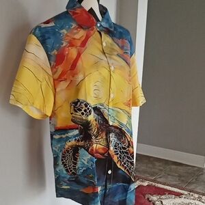 Hawaiian Sea Turtle Large Shirt